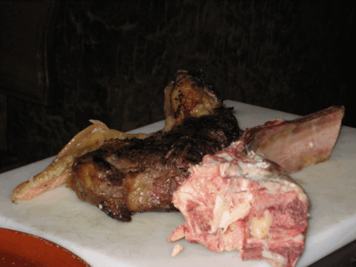 Bodega Asador El Capricho en Jimenez de Jamuz (León) Chuletón cortado. Ojo!! con el hueso!