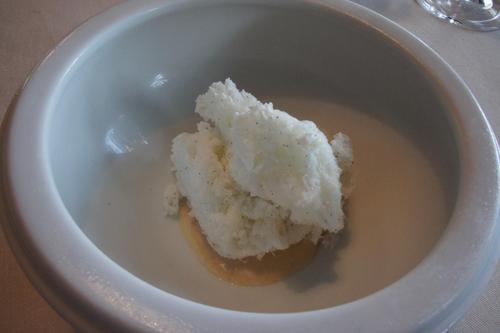 Brioche helado de vainilla con agua de cebada
