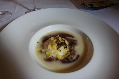 Huevo escalfado,pure de foie,trufa y apio