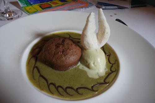 Y por ultimo pastel de chocolate y helado de pistacho