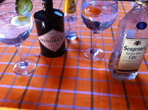 Y como siempre, se celebra con dos buenos GT´S...reconozco que uno de mis preferidos es Hendrick con pepino y 