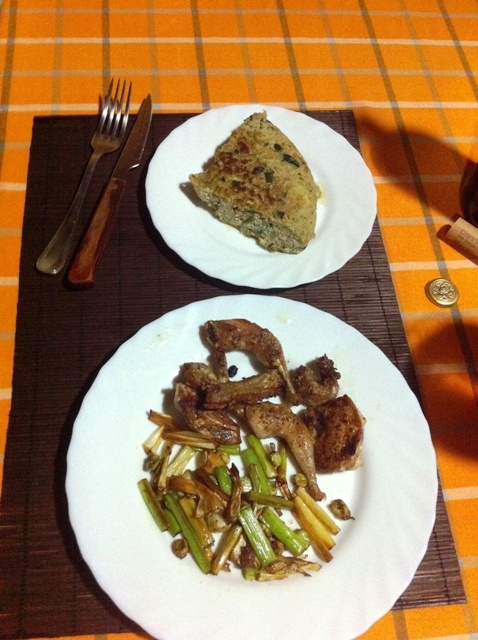 Con una codorniz a la plancha con ajetes tiernos y habas...