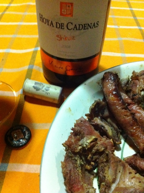 Cambio de tercio, con un Hoya de Cádenas, Shiraz, estupendo...