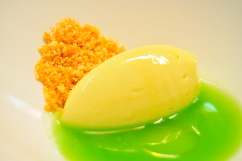 Restaurante Keki Tapería Helado de Chocolate Blanco con petazeta, mandarina y manzana verde