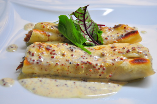 Keki Tapería en Murcia Canelones de Pato con salsa suave de mostaza