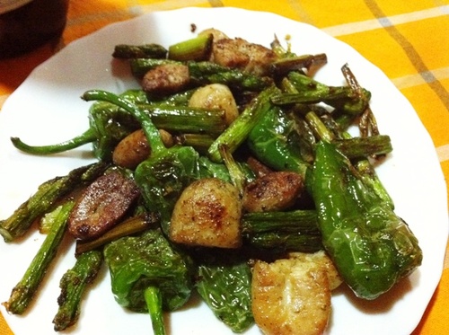 Criadillas con pimientos fritos y espárragos trigueros...