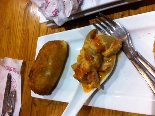 la cucharada de hongos y la croqueta