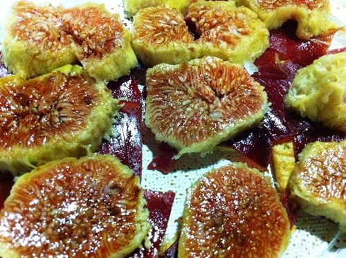 Galleta Mariñeira, Cecina de Leon, breva, vinagre de módena y sal maldon, ummmmmm