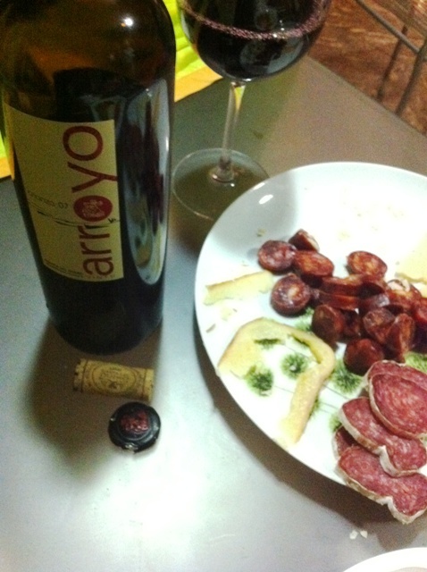 Y empecemos el tinto del chuletón, para el chorizo, un ribera del duero muy rico, Arroyo.