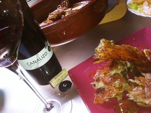 Y el vinico, acompañado todo por ensalada de lechuga y tomate ecológico de la tierra.