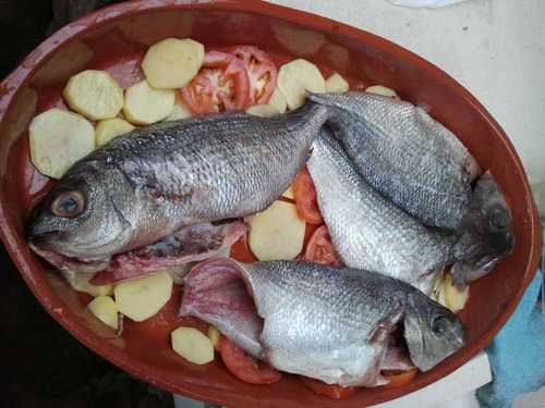 Y para aprovechar las brasas, para cenar unos besugos