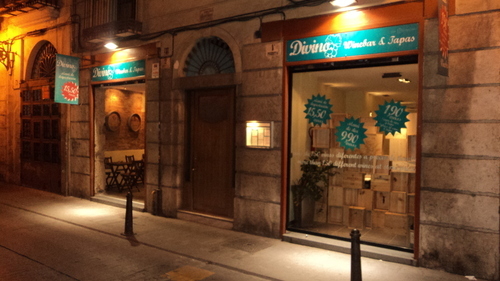 Divino Winebar (CERRADO) en Valencia Fachada Nocturna