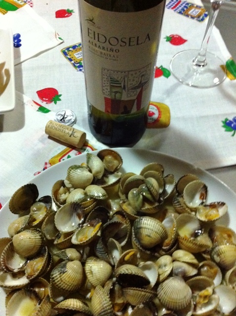 Berberechos ricos ricos, al vino albariño.