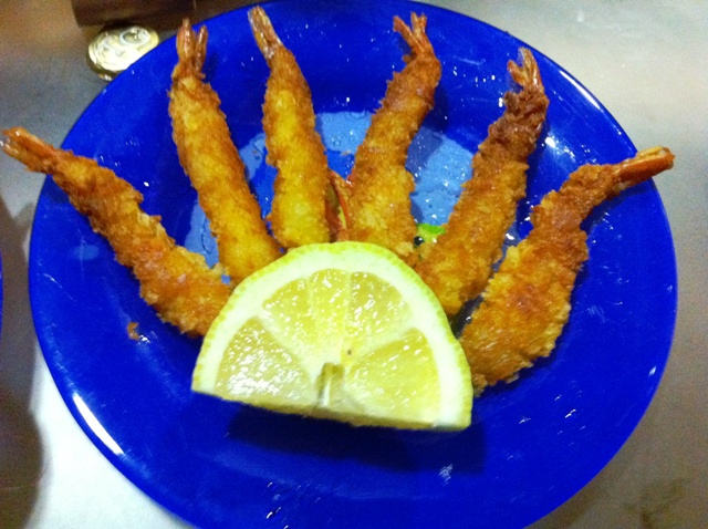 Gambas rebozadas en pan y ajo, muy ricas.
