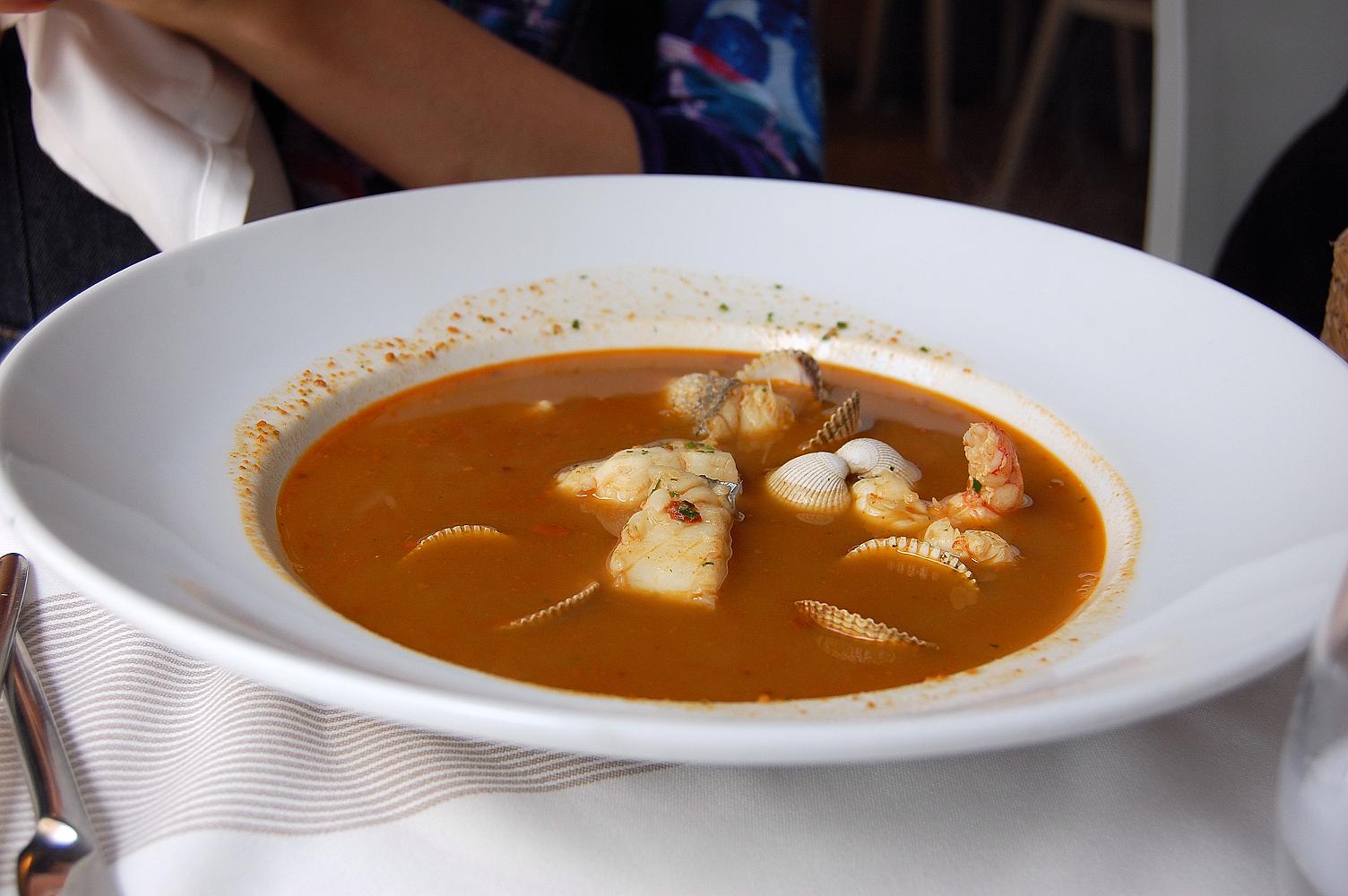 Restaurante La mar salada Esto es una sopa de pescado.