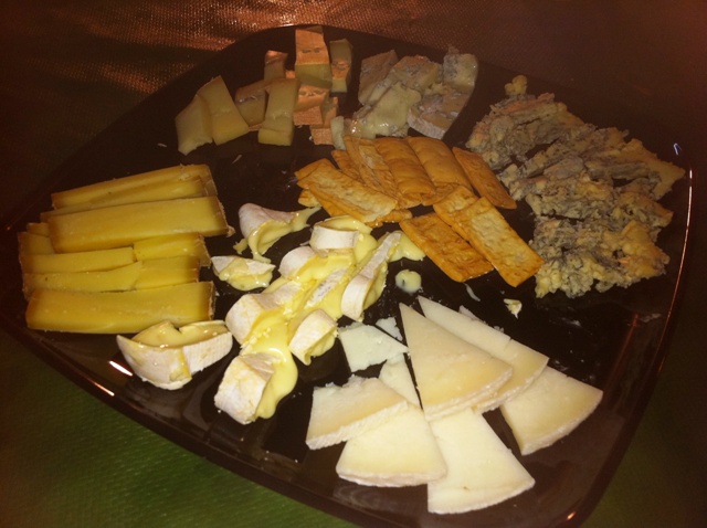 Los quesos, Morbier, Brie de no me acuerdo, Stilton, Gorgonzola, Comte y uno de cabra muy rico que tampoco me acuerdo del nombre, jejeje