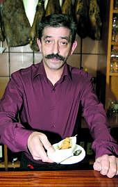 Los Caprichos de Meneses El Sr. Alfonso Meneses