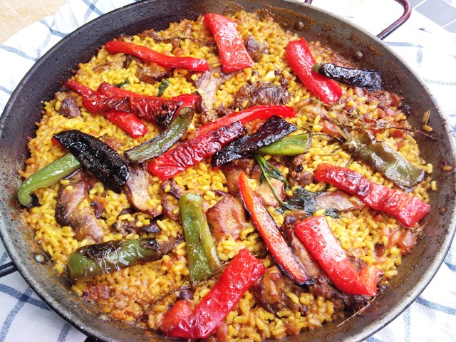 Guala ¡¡¡ He de reconocer que le eché un chorrito de sidra a la paella, pero no se lo digáis a mi mujer, que fue cuando ella no miraba, jejeje