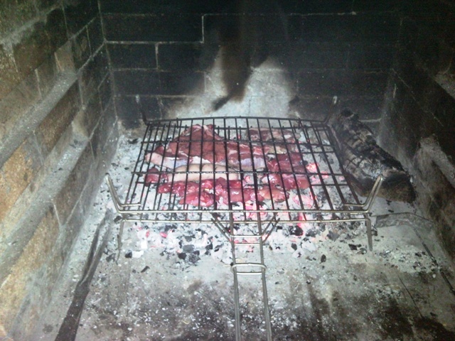 Me parece que la barbacoa estaba encendida las 24H.