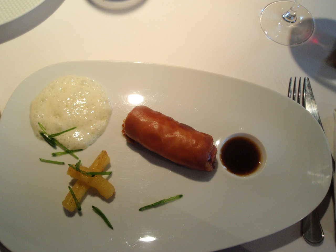 Restaurante Casa Marcial Cochinillo confitado con espuma ligeramente picante y piña glaseada