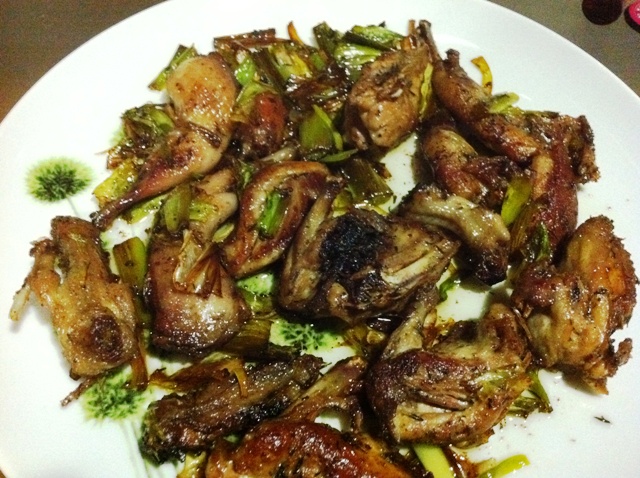 Codornices con ajetes tiernos.