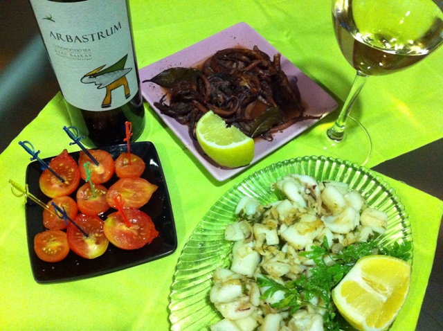 Sepia al ajillo y patitas de pulpo al horno