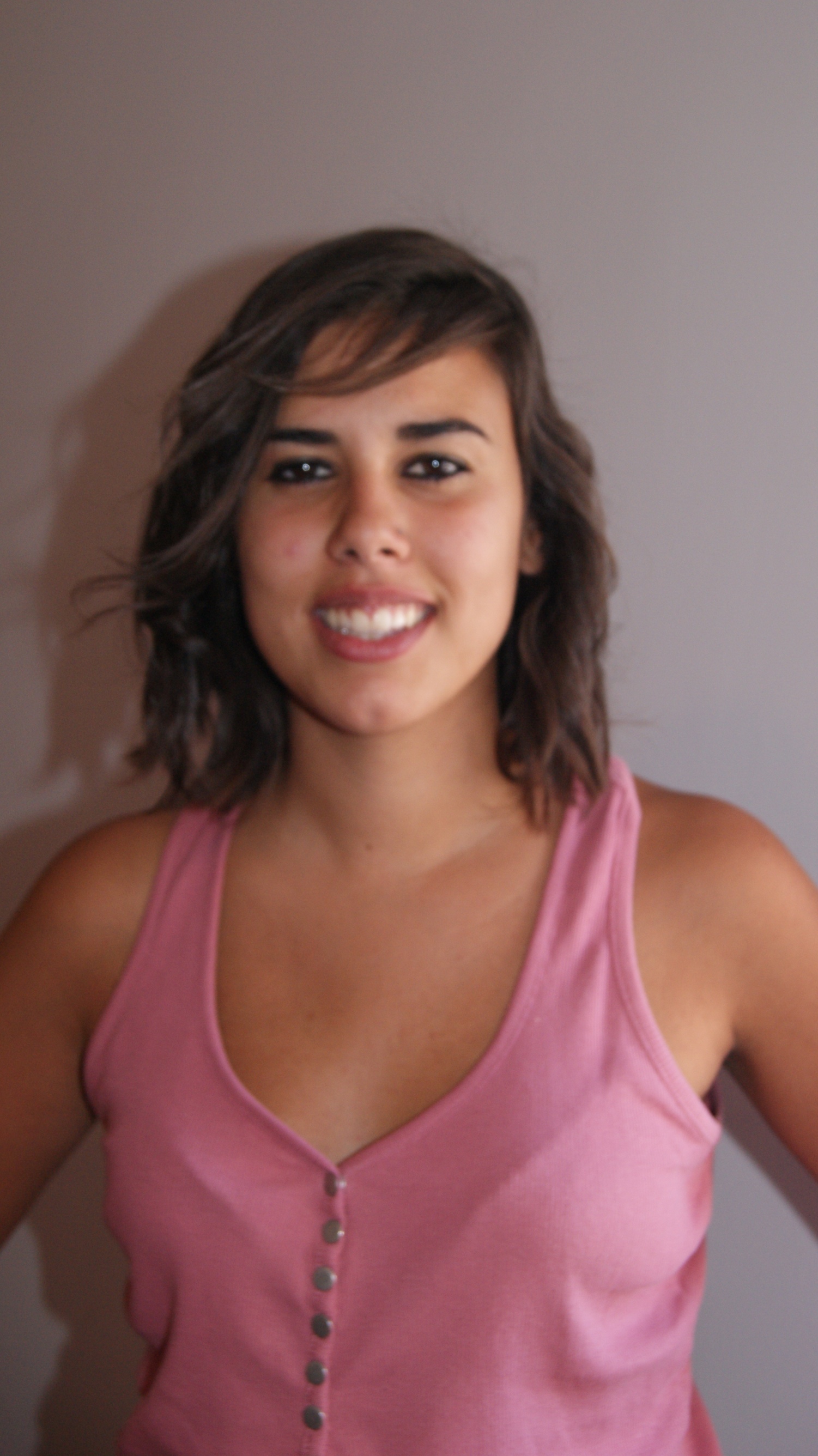 Y esta es Ingrid, nuestra técnica superior en enología y viticultura, (No digo enóloga que se enfadan), así que le doy el título oficial.Ah, sumiller tb. Y fan de los hermanos Roca, pues uno ha sido profesor suyo.