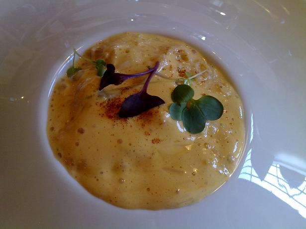 Restaurante Mina Txangurro en salsa de yema de huevo de caserio