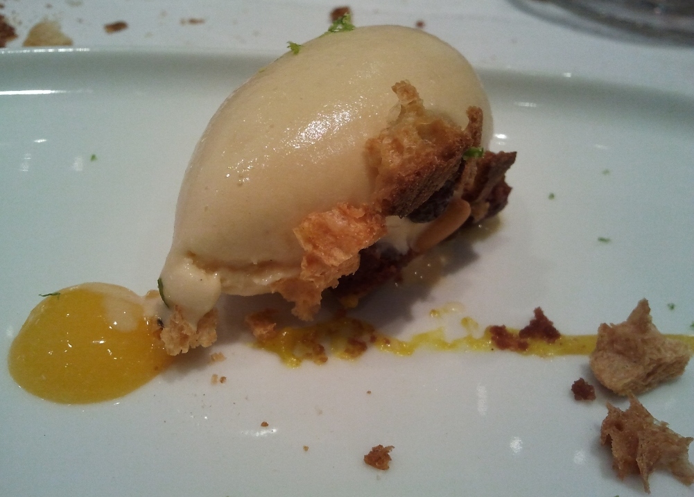 Chocolate blanco con orellanas, manzana y maracuyá