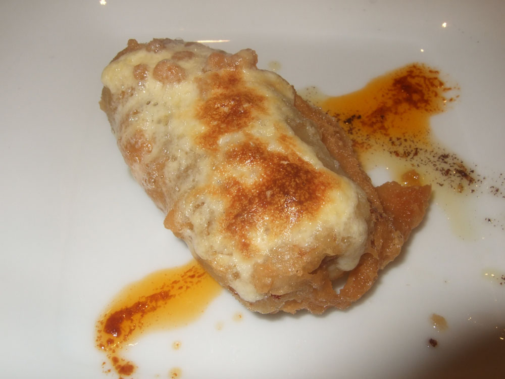 Restaurante33 en Tudela Pencas de acelgas rellenas de jamón y voulet de hongos con salsa holandesa