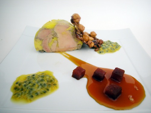 Eguzki Foie micuit casero con frutos secos caramelizados con soja y fruta de la pasión