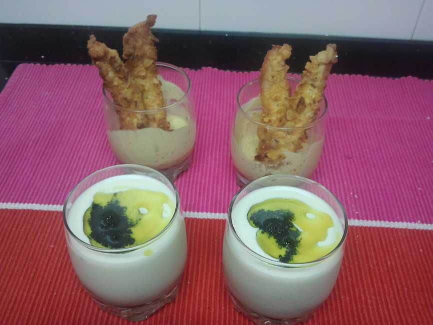 Vichisoisse con huevas y tiras de pollo especiadas con salsa de mostaza y vermut.