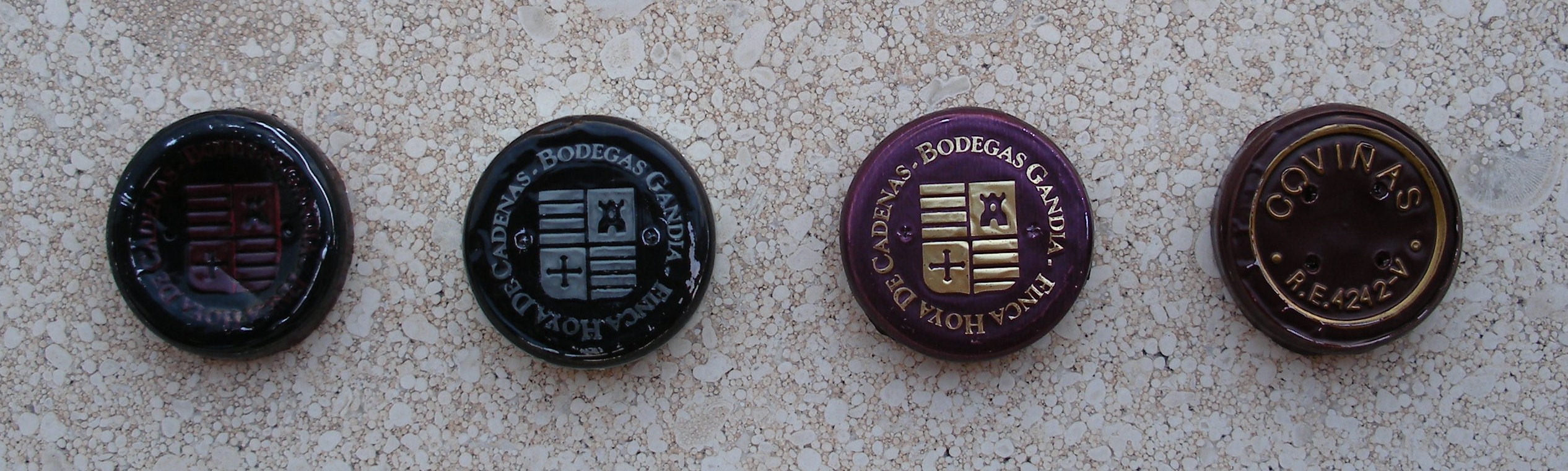 Hoya de Cadenas Cabernet Sauvignon 2009 (Utiel-Requena), Hoya de Cadenas Merlot 2009 (Utiel-Requena), Hoya de Cadenas Reserva 2006 (Utiel-Requena) y Enterizo Reserva 2006 (Utiel-Requena).