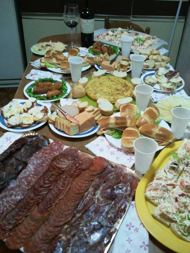 Unos pinchos y canapes para los crios.