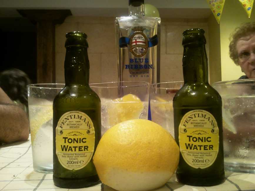 Y para rematar unos GTs de Blue Ribbon con Fentimans y uno de mis limones.