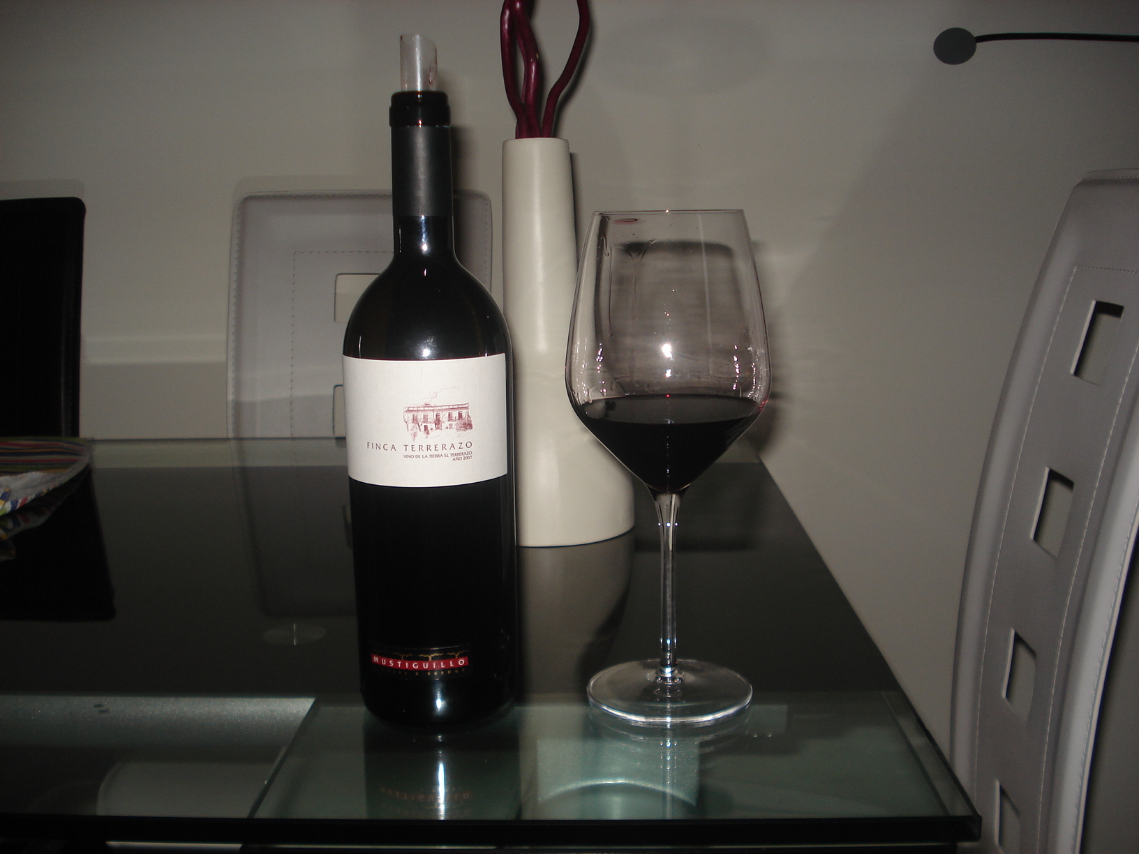 Finca Terrerazo 07. Mi primer monovarietal de Bobal. Muy bueno pero tengo que beberlo más veces para hacerme una idea más clara de esta variedad.