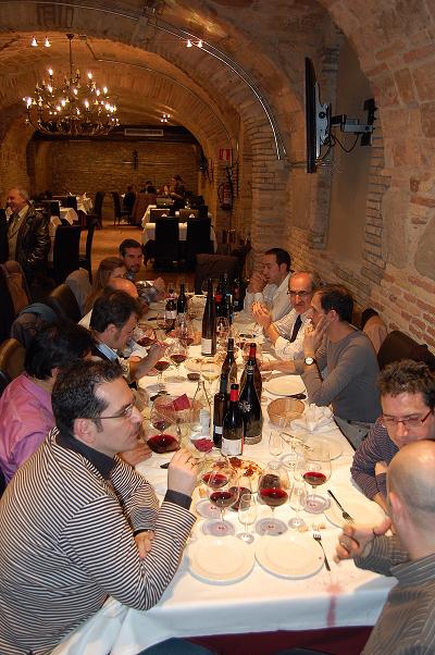 Y además ya casi estábamos solos en el comedor, nos dejaban tranquilos a pesar de todo.