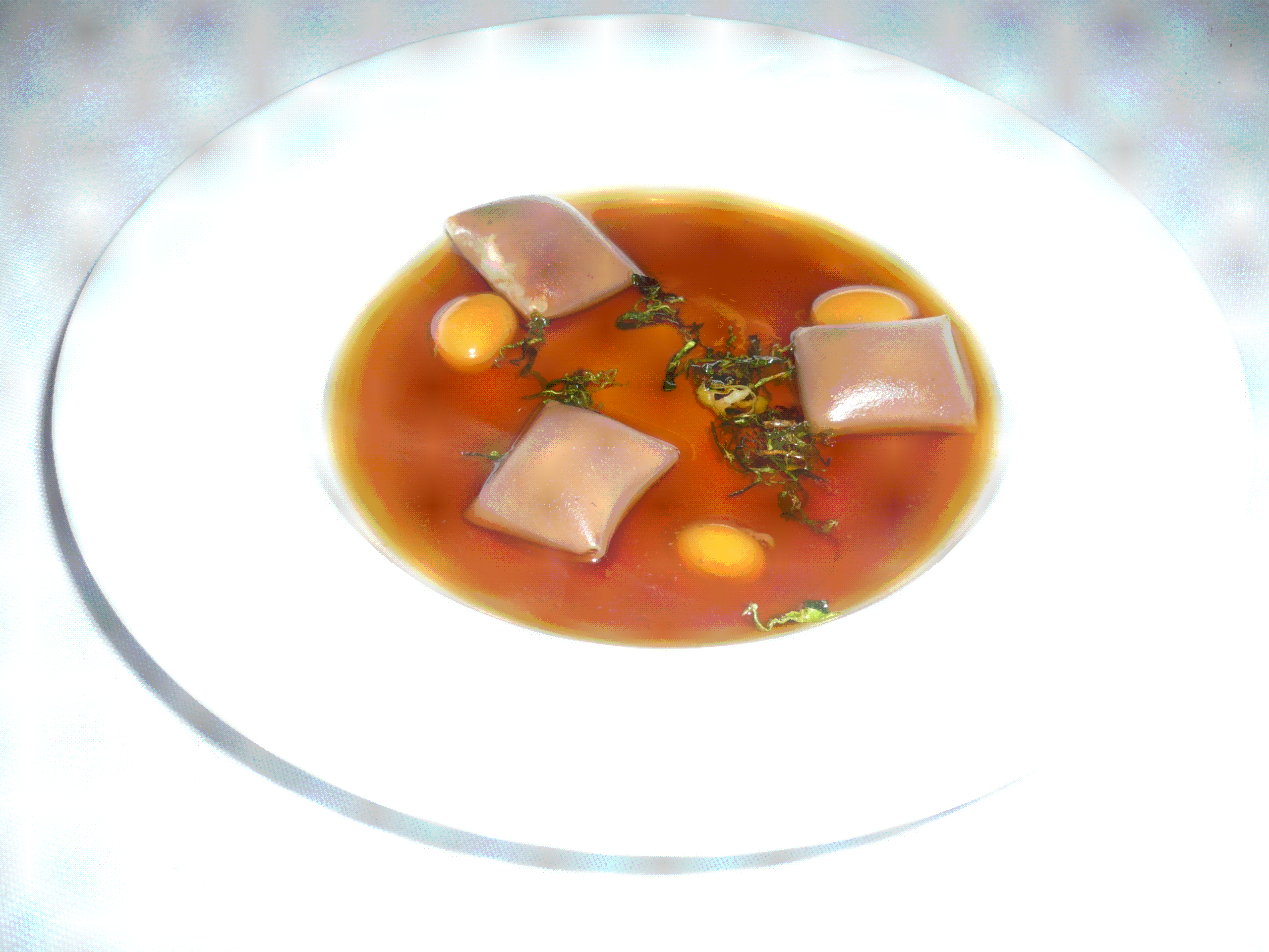 Restaurante El Club Allard Raviolis de Alubias de Tolosa e infusión de berza