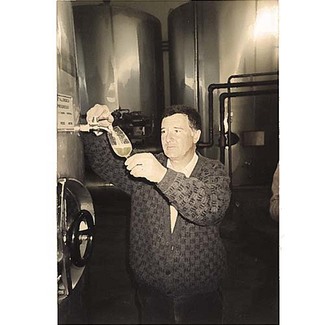 Probando un nuevo vino