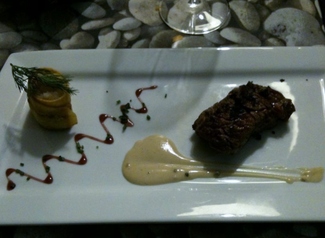 Cube Roll de Ternera Gallega a la Brasa con Salsa de Pimienta de Sichuan y Lagavulin con Parmentier de Humo.