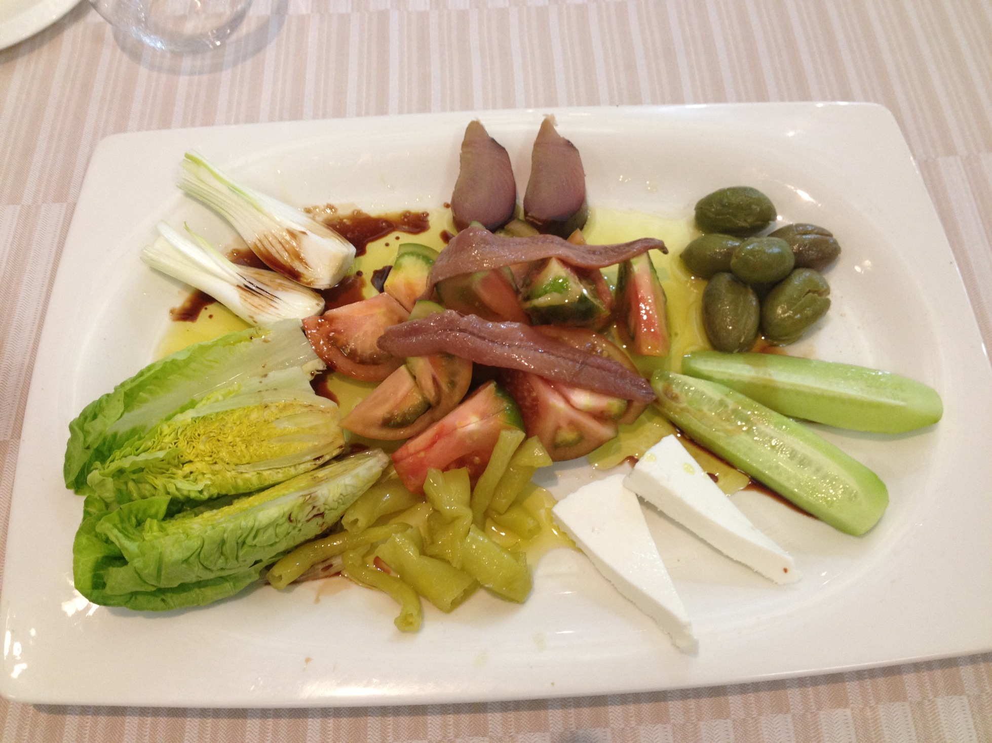 Restaurante Virgen del Mar Ensalada de tomate Raf, anchoas y mojama