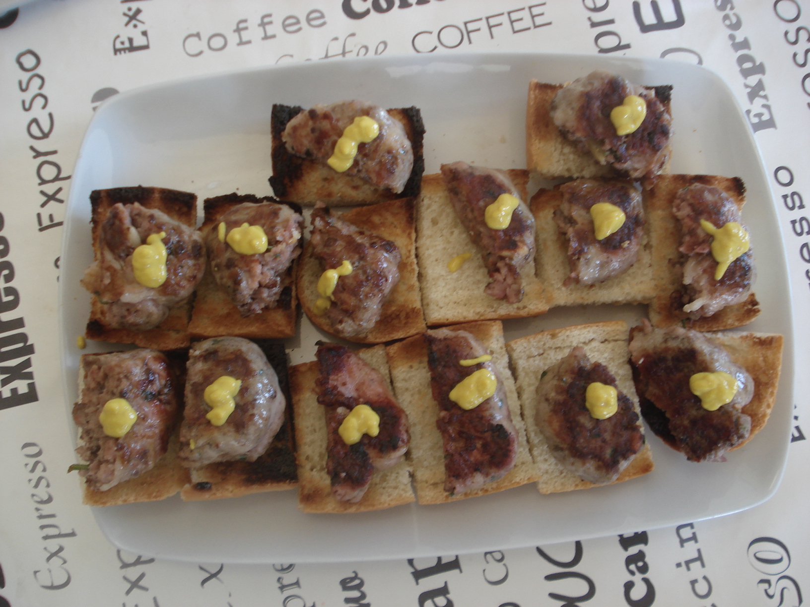 Montaditos de figatell