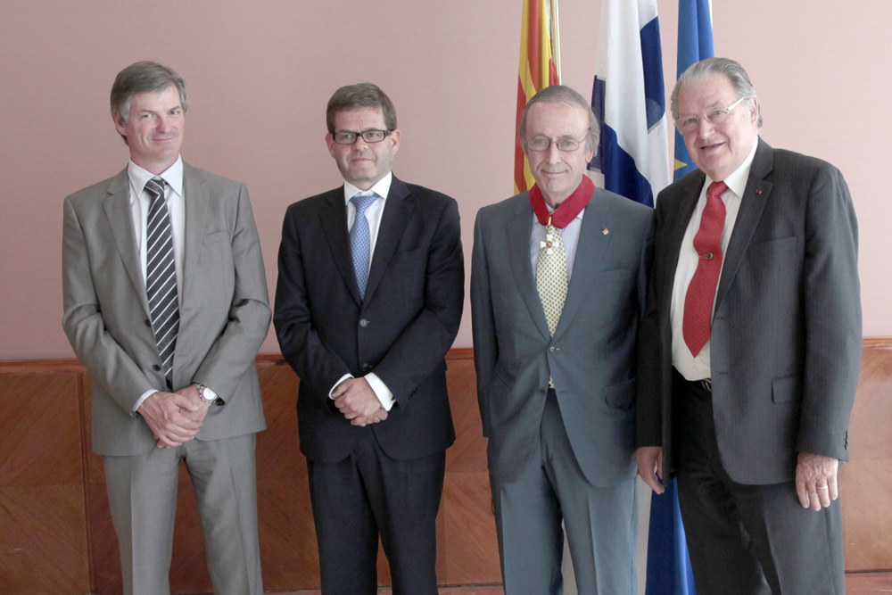 Premio-bodegas-torres-encomienda-orden-leon-finlandia