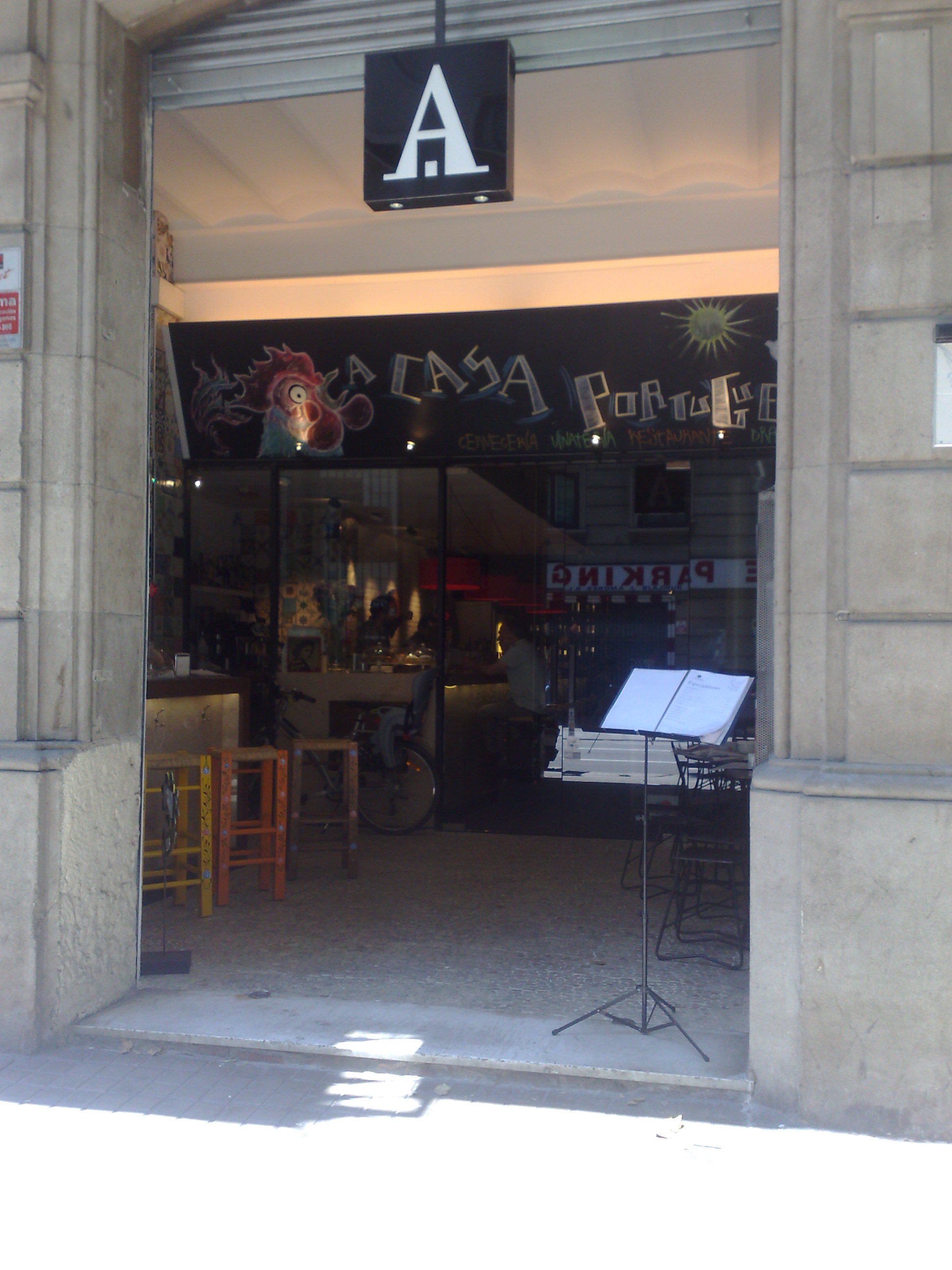 Restaurante en Barcelona Entrada y "terraza"