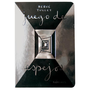 El espejo gastrobar en Sanlúcar de Barrameda La carta de tapas está incorporada dentro de este libro. Nunca había visto nada parecido.