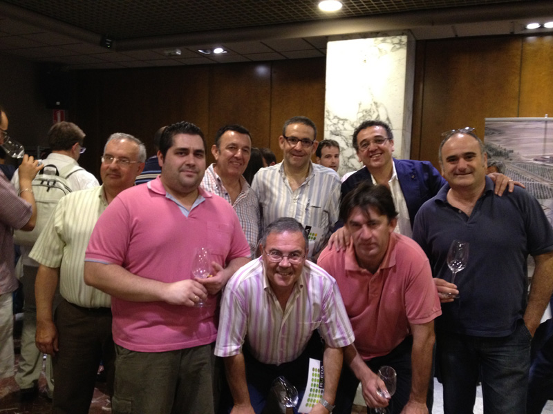 Jose Contreras y miembros de La Vida Grata