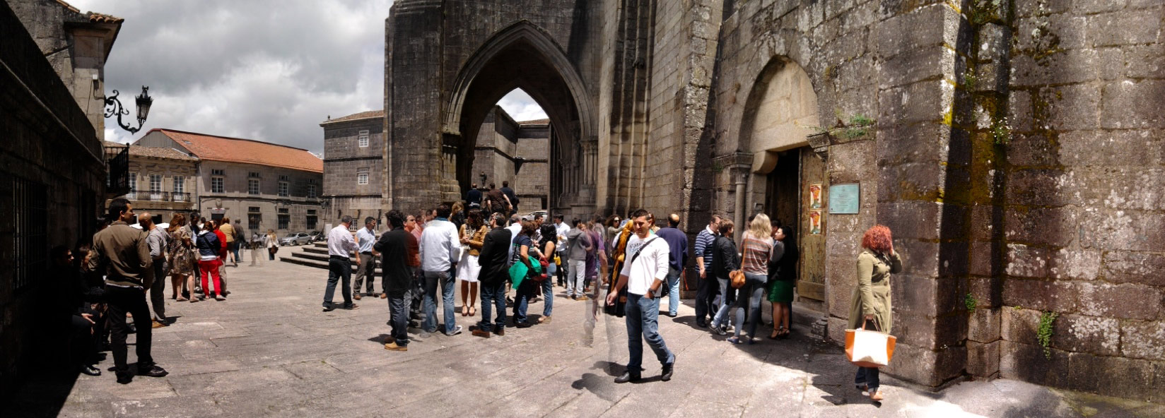 Acceso al claustro de la catedral de Tui