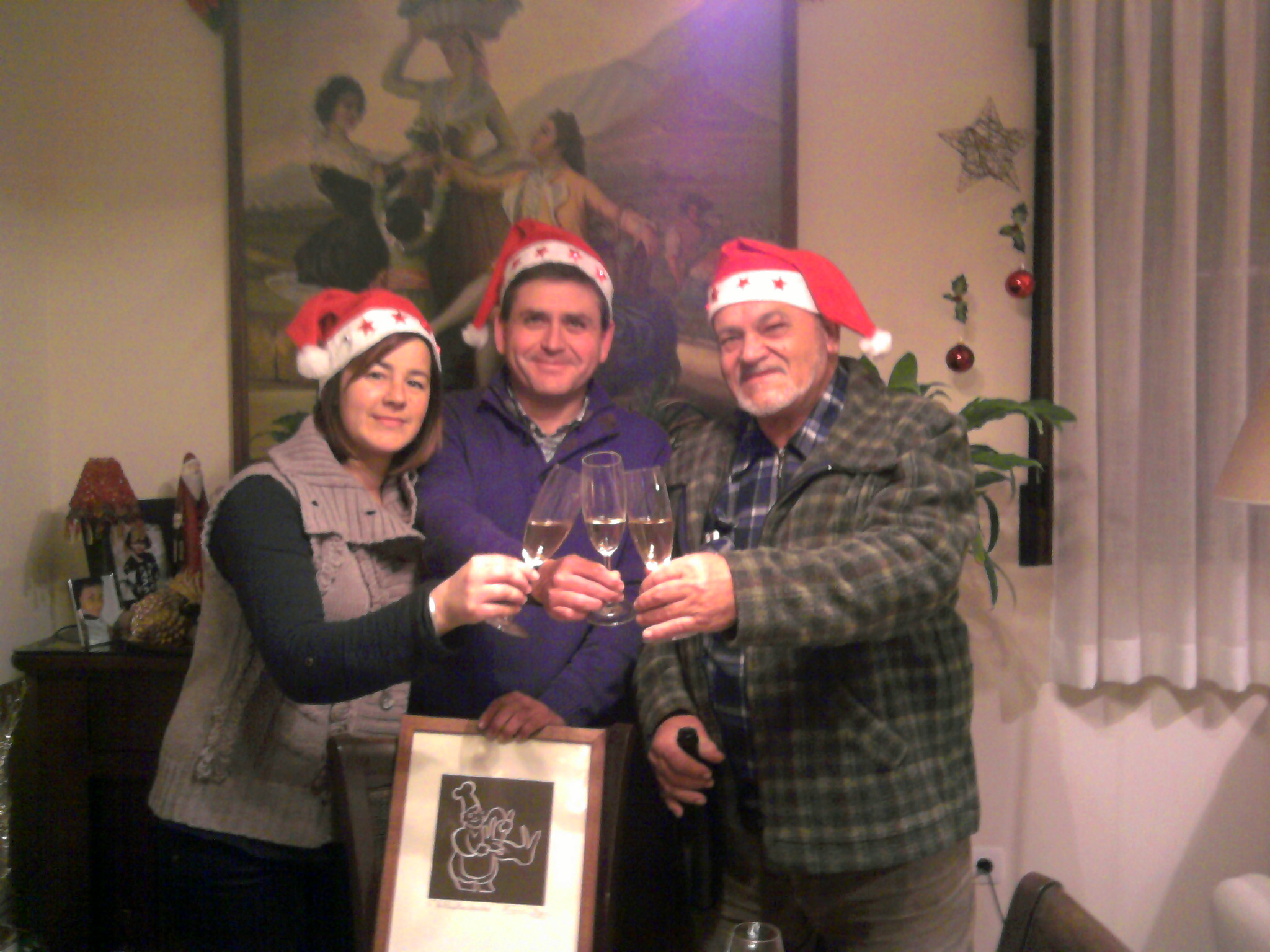Esther, Javier y Evaristo, formamos "Evaristo y Cía" elaborando vinos de garaje desde el 2007.