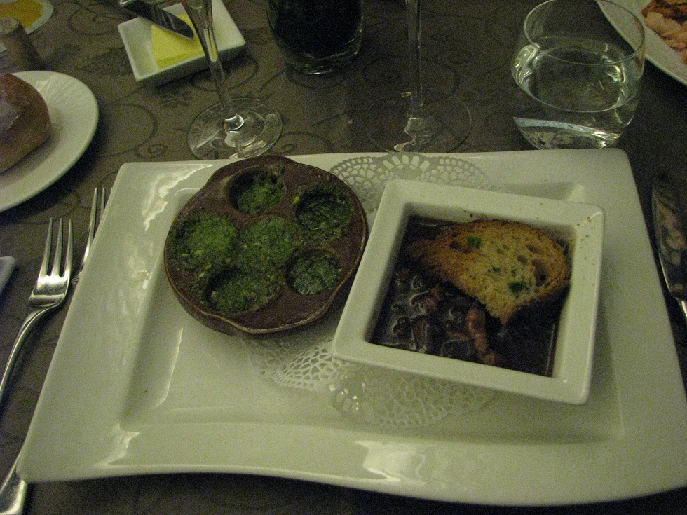 Restaurante Caveau des Arches Huevo "en meurette" y 6 caracoles