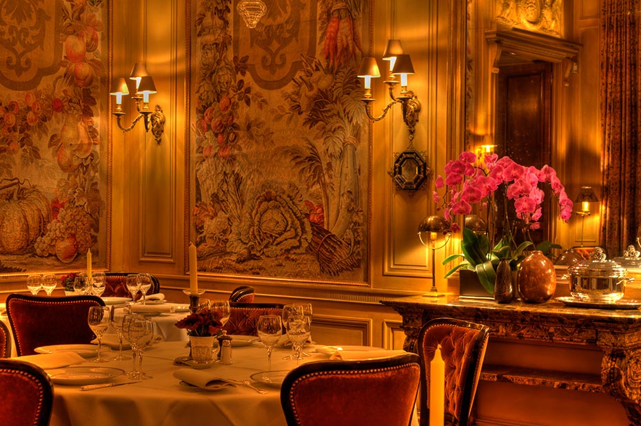 Detalle del comedor del restaurante L'Ambroisie (Paris). La verdad, es como comer en un cuento de hadas.